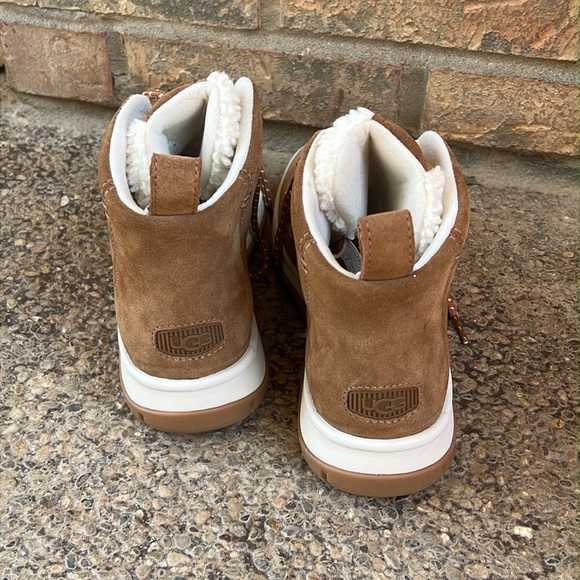 UGG PLUSH boots - Picture 2 of 8